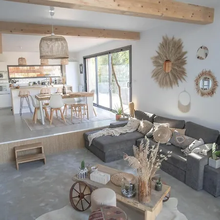 Modern Close To Villa *
