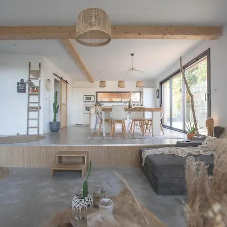 Modern Close To Villa *