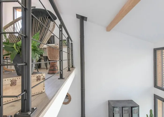 Villa Modern Close To *