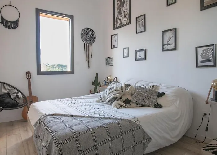 Vila Modern Close To *