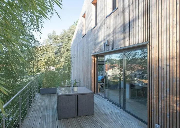 Modern Close To Tarnos